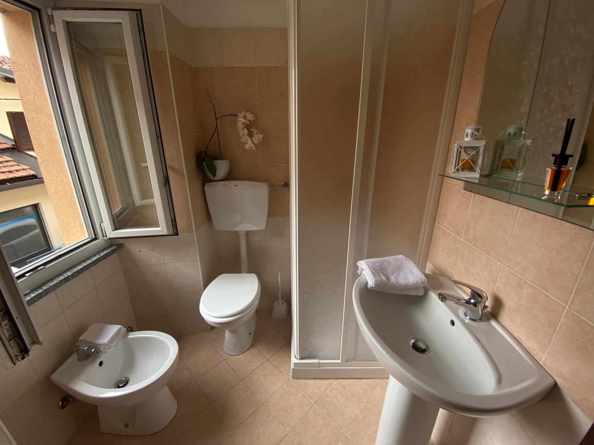 Quick Home - Interno 45 Biella Phòng bức ảnh
